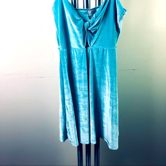 SOLD $$ SOLD $$ Blue sleeveless velour dress flare hem. SIZE: Small - Picture 5 of 9
